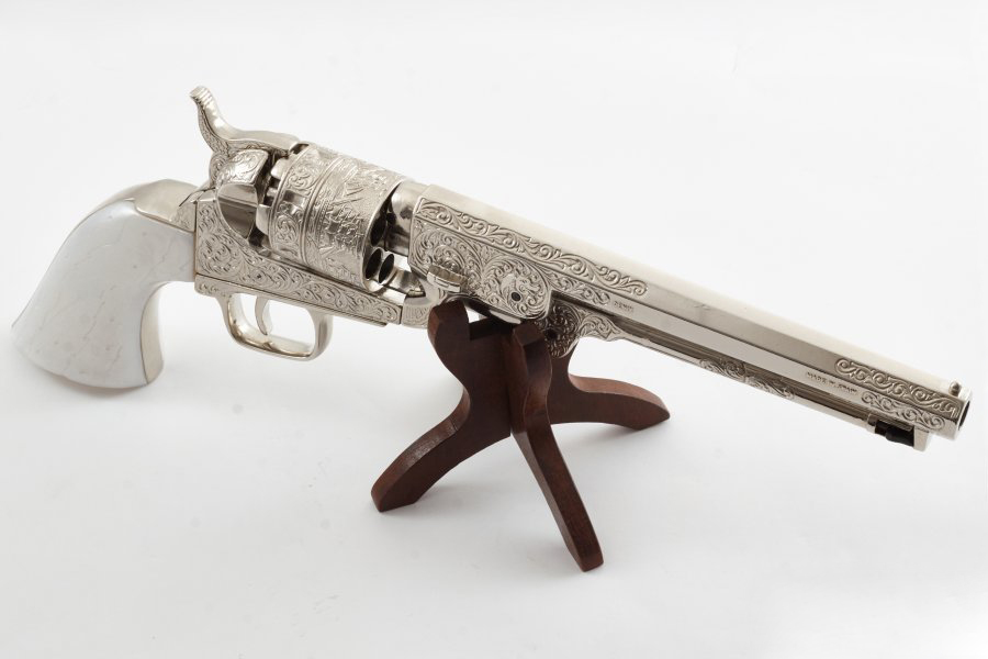 replika-korabeli-tuzfegyverek-revolverek-nikkelezett-tengeresztiszti-revolver-1851-1-gG5o
