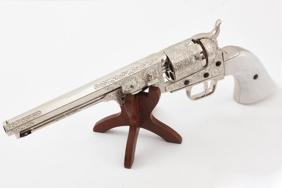 replika-korabeli-tuzfegyverek-revolverek-nikkelezett-tengeresztiszti-revolver-1851-2-b9EZ