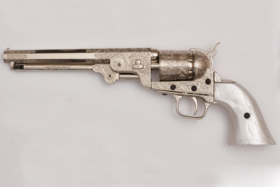replika-korabeli-tuzfegyverek-revolverek-nikkelezett-tengeresztiszti-revolver-1851-5-KmlB