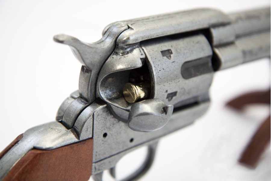 replika-korabeli-tuzfegyverek-revolverek-peacemaker-colt-cal45-7-Zqz4