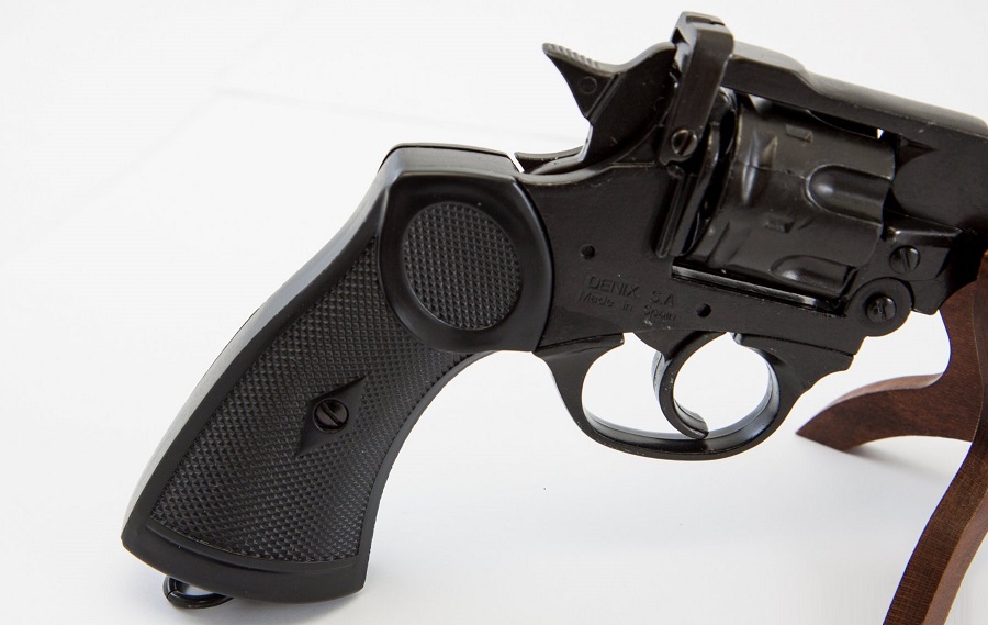 replika-modern-fegyverek-1-vilaghaboru-webley-mk4-revolver-1923-3-OLA5