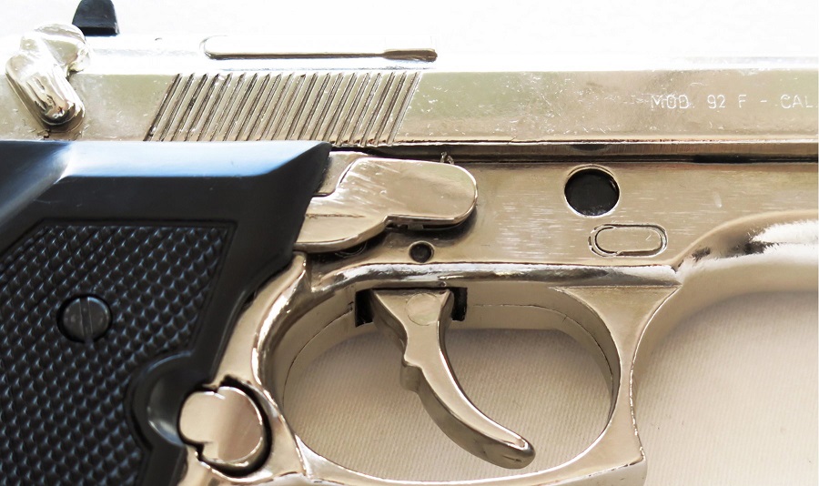 replika-modern-fegyverek-20-szazad-beretta-92f-pisztoly-m1975-5-PKeD